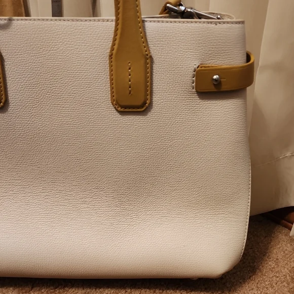 Burberry Banner Leather Tote Bag in Ivory with Tan leather details - Picture 11 of 16